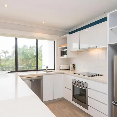 The Oasis Apartments And Treetop Houses Byron Bay Exterior photo